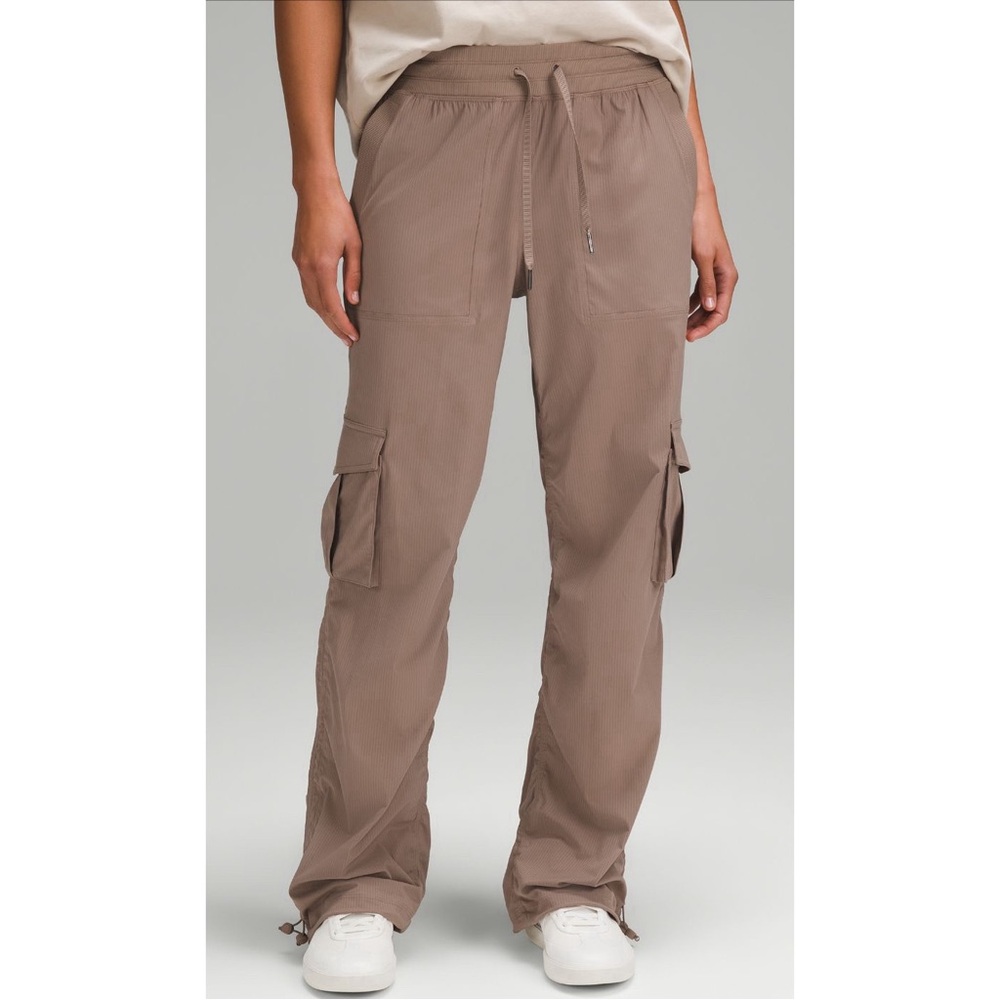 Lululemon Dance Studio Relaxed-Fit Mid-Rise
Cargo Pant- size XS.